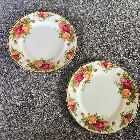 TWO BREAD AND BUTTER DISHES ROYAL ALBERT OLD COUNTRY ROSES 1962 BONE CHINA VTG - Picture 5 of 10